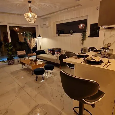 Prestige Neuf Avec Et Ecran De Cinema En Rez De Jardin Apartment *