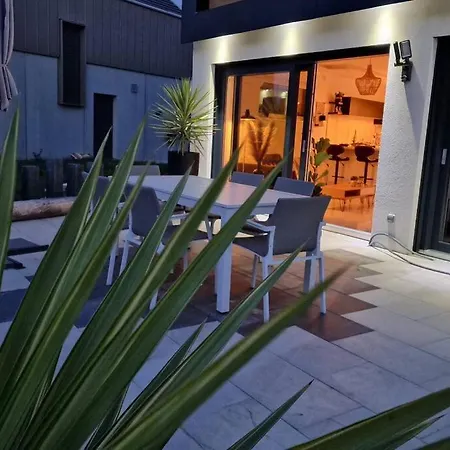 Prestige Neuf Avec Et Ecran De Cinema En Rez De Jardin