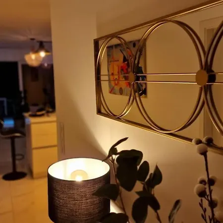 Prestige Neuf Avec Et Ecran De Cinema En Rez De Jardin Daire *