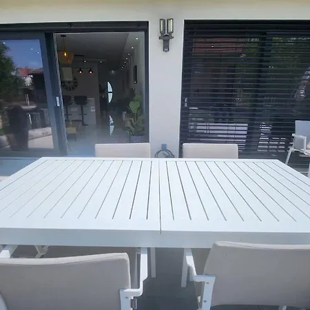 Daire Prestige Neuf Avec Et Ecran De Cinema En Rez De Jardin *