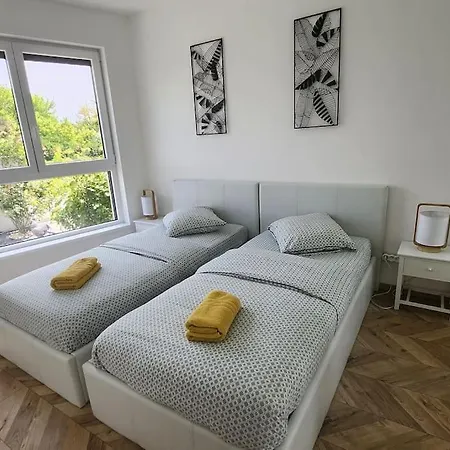Prestige Neuf Avec Et Ecran De Cinema En Rez De Jardin Apartment