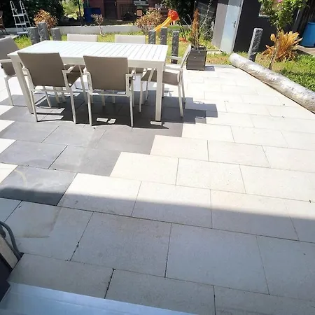 Prestige Neuf Avec Et Ecran De Cinema En Rez De Jardin *