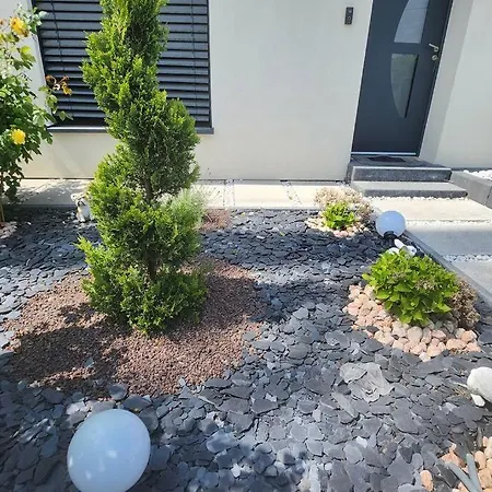 Prestige Neuf Avec Et Ecran De Cinema En Rez De Jardin *